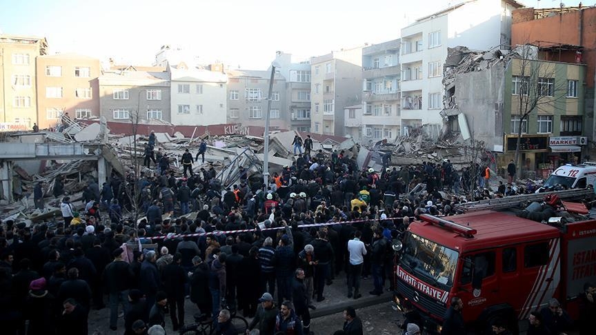 2 killed, 5 injured in building collapse in Istanbul