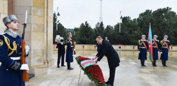 Azerbaijani president pays tribute to martyrs