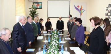 BIMC holds round table dedicated to Holocaust tragedy victims