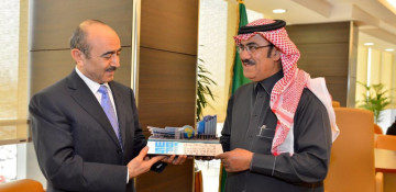 Ali Hasanov meets Saudi Press Agency president 