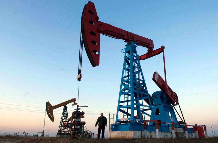 Azerbaijani oil price falls by $3