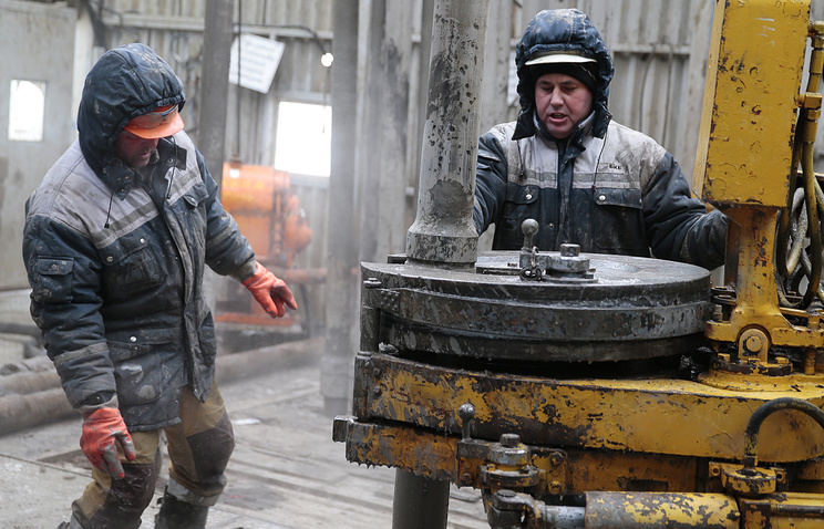 Russia cuts oil production by 160,000 barrels per day by mid-March 