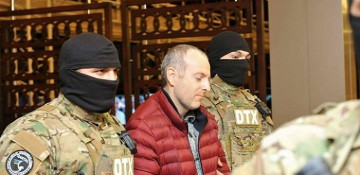 Alexander Lapshin meets his mother