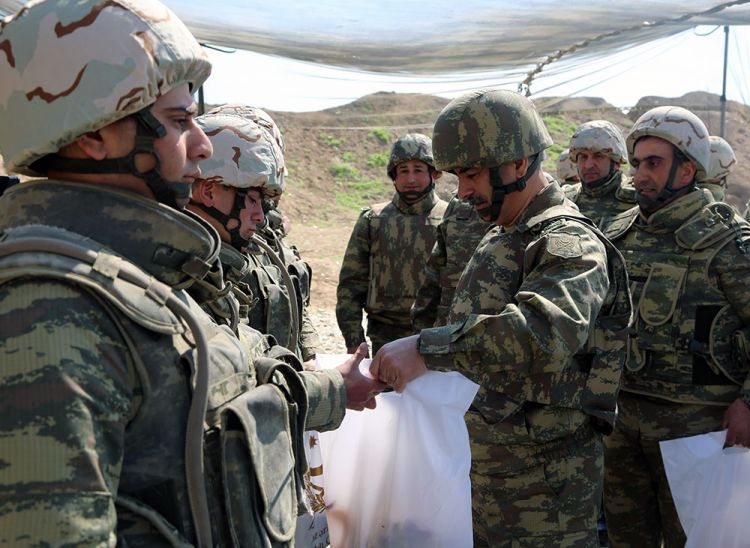 Azerbaijani Defense Minister checks organization of defense on frontline