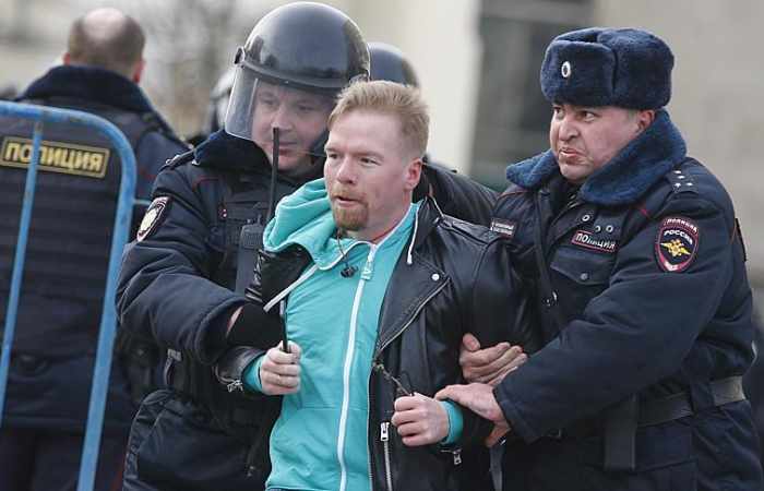 Russia detains hundreds in anti-corruption protests