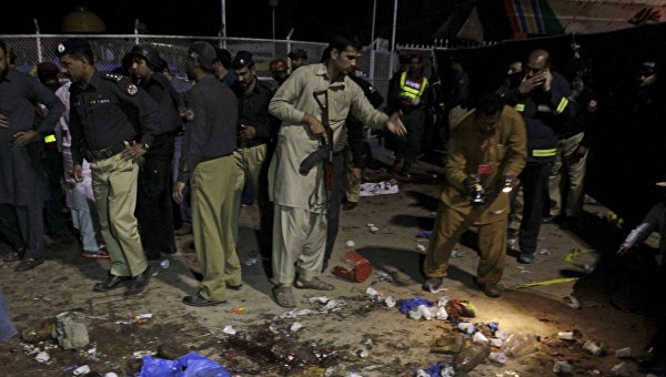 Bomb near mosque in northwest Pakistan kills at least 22, wounds dozens