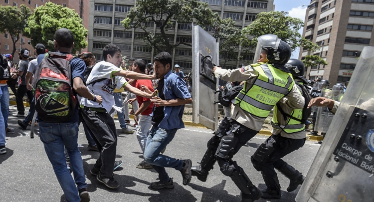 Venezuelan police use tear gas to disperse opposition rally