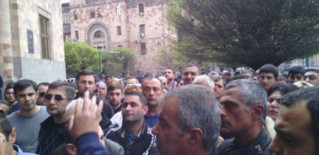 Protest staged outside government building in Yerevan