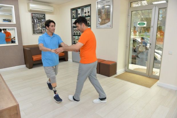 Azerbaijan's first VP renders aid to soldiers wounded in April 