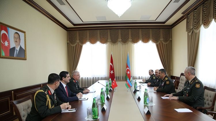 Azerbaijan, Turkey discuss prospects for military co-op