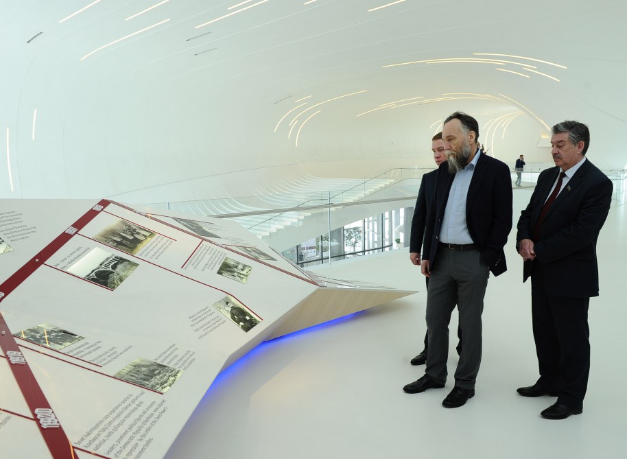 Russian political scientist visits Heydar Aliyev Center