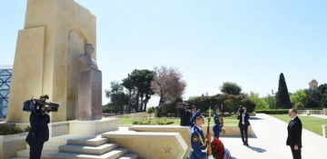 Azerbaijani president attends ceremony to mark Victory Day