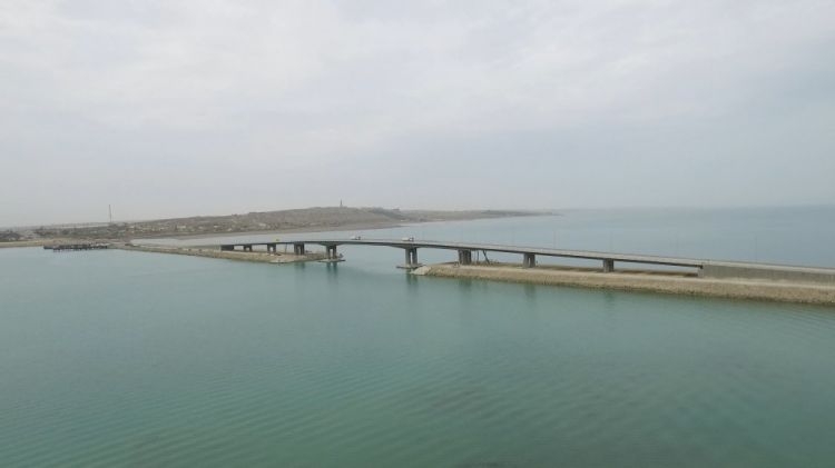 Azerbaijani president inaugurates new bridge in Pirallahi
