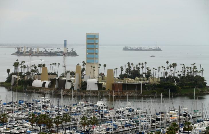 Oil rises on expectations of extended OPEC-led production cut