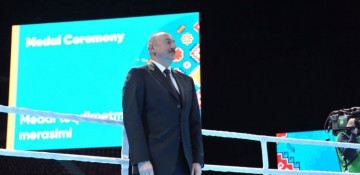 Azerbaijani President presented the medals to the boxers