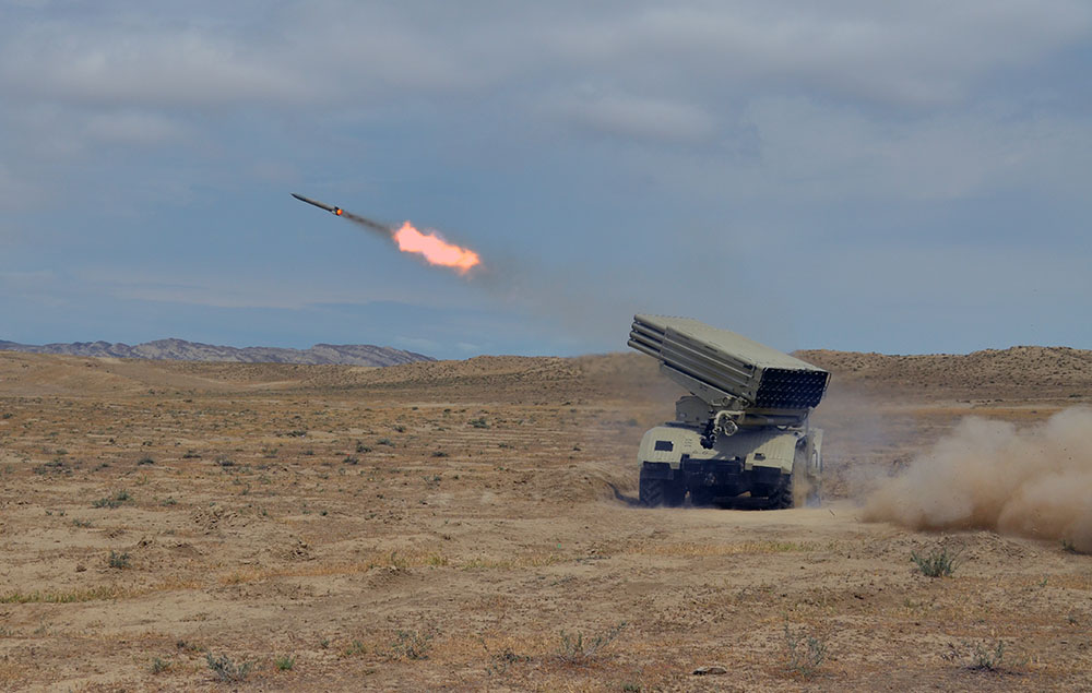 Azerbaijani rocket and artillery formations conduct live-fire exercises - VIDEO