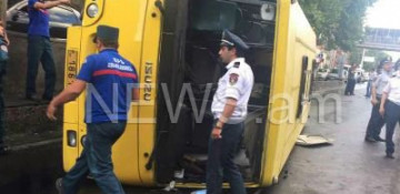 8 injured after bus overturns in Yerevan 