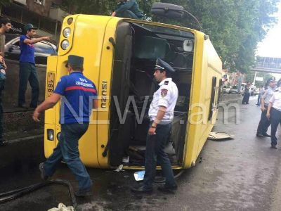 8 injured after bus overturns in Yerevan 