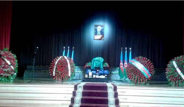 Energy Minister Natig Aliyev’s body brought to Baku Culture Center - PHOTO