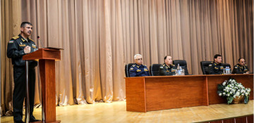 Minister of Defense meets with young lieutenants