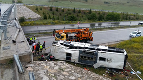 Bus overturns on bridge in Turkey, 48 injured