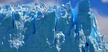 Trillion ton iceberg breaks away from Antarctic shelf