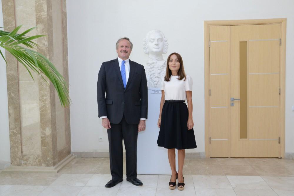 Academician Nargiz Pashayeva meets US envoy Robert Cekuta