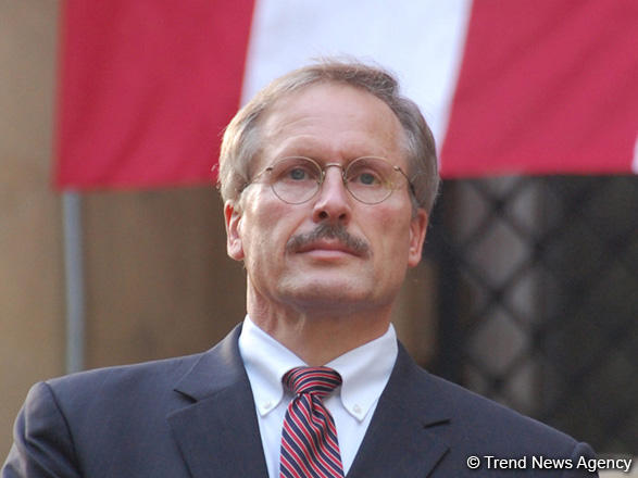 Ambassador Cekuta opens Kurdemir American Corner