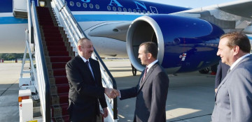 Ilham Aliyev arrives in Russia for working visit