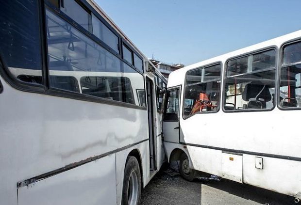 11 suffer in bus collision in Baku