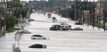 Search goes on for Harvey survivors, Trump requests aid