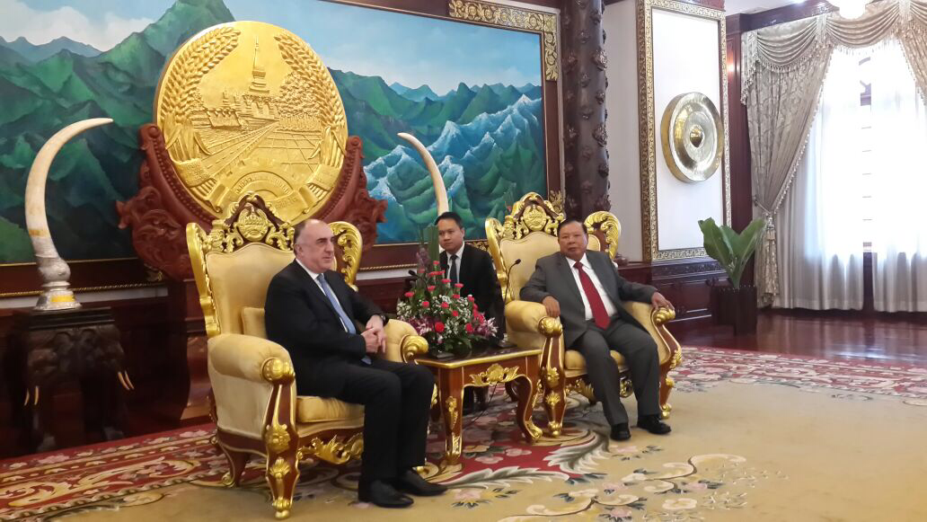 Azerbaijani FM meets Lao president