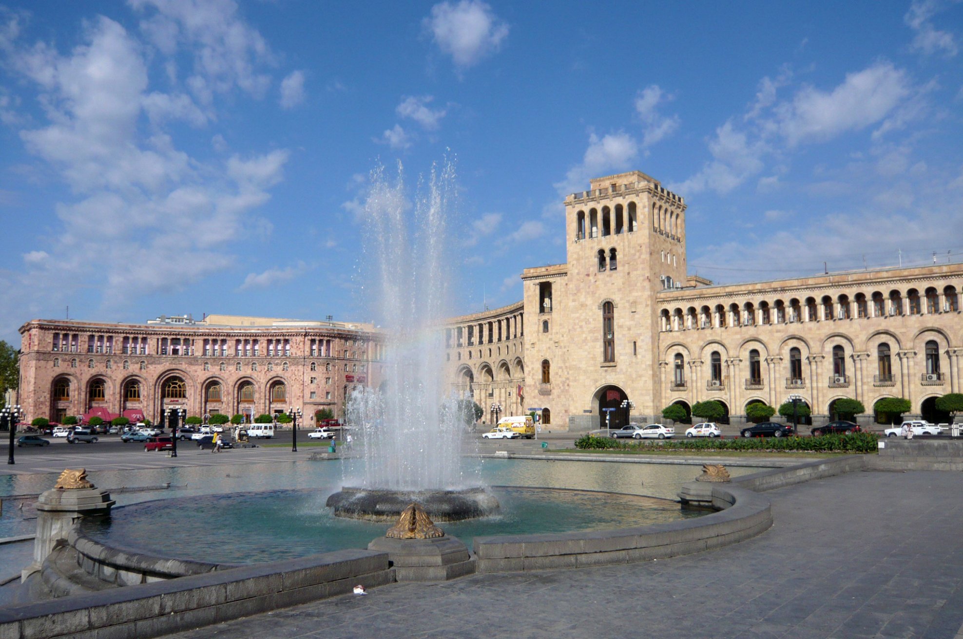 Bomb alert at Yerevan's Republic Square