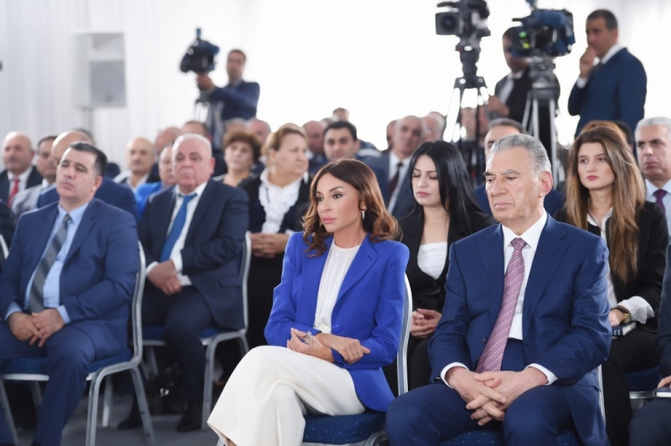 Azerbaijani First VP attended ceremony to give out new apartments to IDP families in Masazir