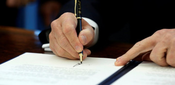 Trump signs executive order changing affordable Care Act Healthcare Insurance rules