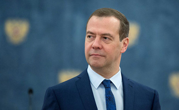 Russian PM Medvedev arrives in Armenia 