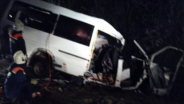 Minibus collides with truck in Volga Area, 15 dead
