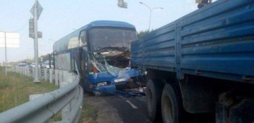 Five injured in passenger bus-truck collision in Russia