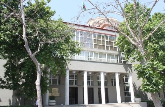 Azerbaijani banks stop cooperation with companies making illegal money transfer to Nagorno-Karabakh