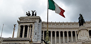 Italian president dissolves parliament