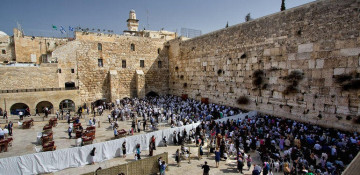 Thousands pray at Western Wall for rain to break drought