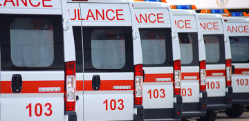 Car falls into river in Yerevan after hitting tree