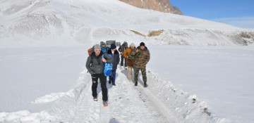 Foreign experts visit area of search of missing climbers