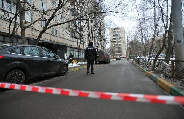 Teenagers, at least one with an axe storm school in Russia