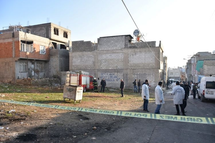 Rockets fired by YPG terrorists hit restaurant, house in Turkey's southern Kilis, 4 injured