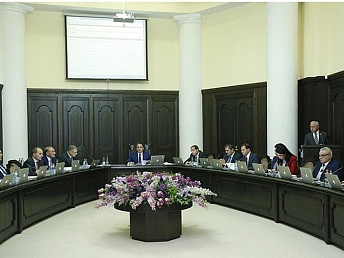 Armenian expert considers decision on transition to closed-door government sessions as regress