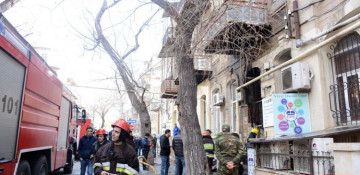 Five poisoned by smoke in fire at residential building in Baku
