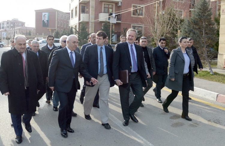 US MG Co-Chair meets with Azerbaijani refugees