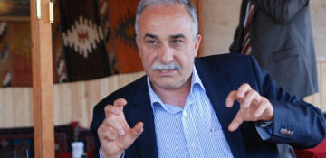Turkish minister urges villagers to leave cities