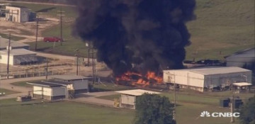 Explosion hits chemical plant in Texas, building ablaze